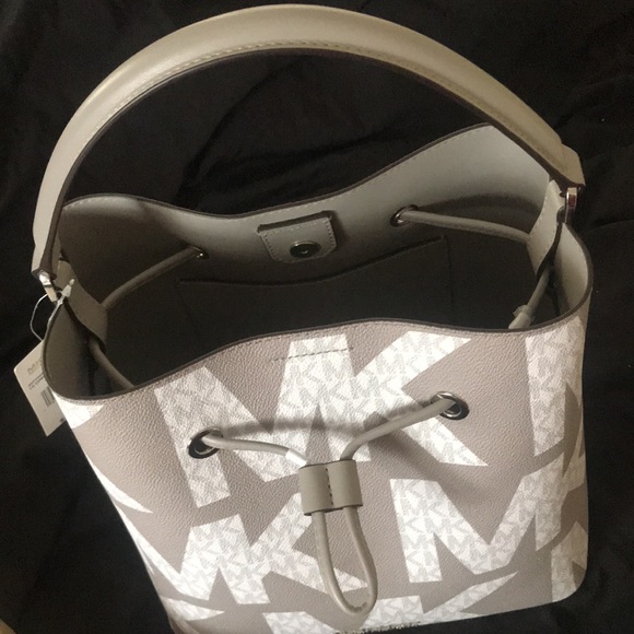 New stylist double purpose Michael Kors bag - Picture 2 of 7